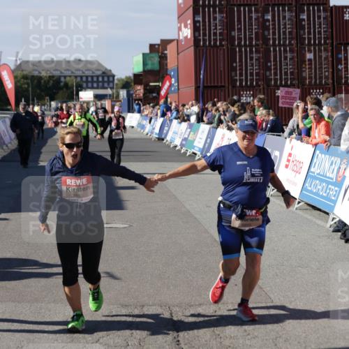 03.10.2025 - Köhlbrandbrückenlauf Jannik Wohlers http://msf.ph/oto/9118597 03.10.2025 13:34:25 Ziel 4674, 4702, 4754, 5207, 5221, 5437, 5693, 5695 meine-sportfotos.de