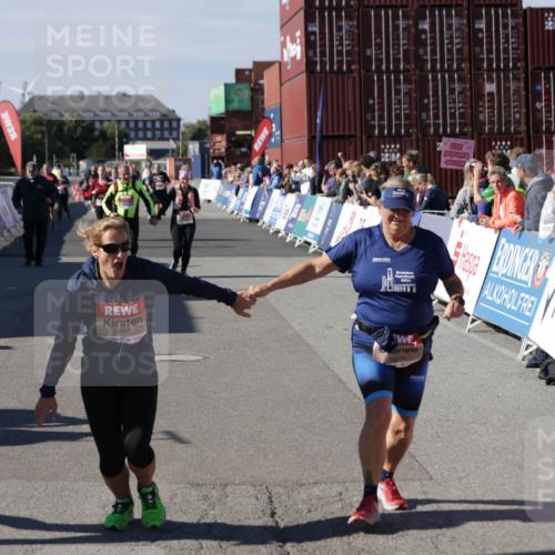 03.10.2025 - Köhlbrandbrückenlauf Jannik Wohlers http://msf.ph/oto/9118602 03.10.2025 13:34:25 Ziel 4674, 4702, 4754, 5207, 5221, 5437, 5693, 5695 meine-sportfotos.de