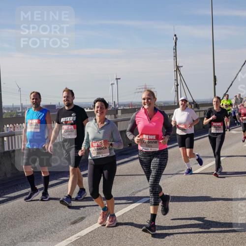 03.10.2025 - Köhlbrandbrückenlauf Michael Burmester http://msf.ph/oto/9118606 03.10.2025 12:59:55 Position 2 4841, 5921, 5922 meine-sportfotos.de