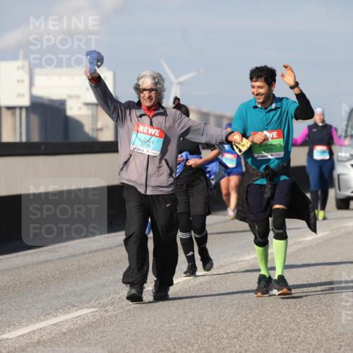 03.10.2025 - Köhlbrandbrückenlauf Lena Gebhardt http://msf.ph/oto/9118607 03.10.2025 10:25:46 Position 2 3774, 9702 meine-sportfotos.de