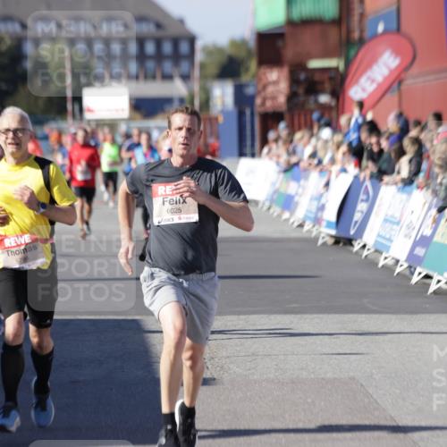 03.10.2025 - Köhlbrandbrückenlauf Jannik Wohlers http://msf.ph/oto/9118610 03.10.2025 13:03:38 Ziel 4063, 4214, 4252, 4274, 4300, 4422, 4454, 4507, 5639, 5707, 5799, 6025, 6194, 6207 meine-sportfotos.de
