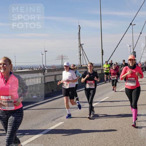 03.10.2025 - Köhlbrandbrückenlauf Michael Burmester http://msf.ph/oto/9118612 03.10.2025 12:59:55 Position 2 5921, 6922, 15157 meine-sportfotos.de