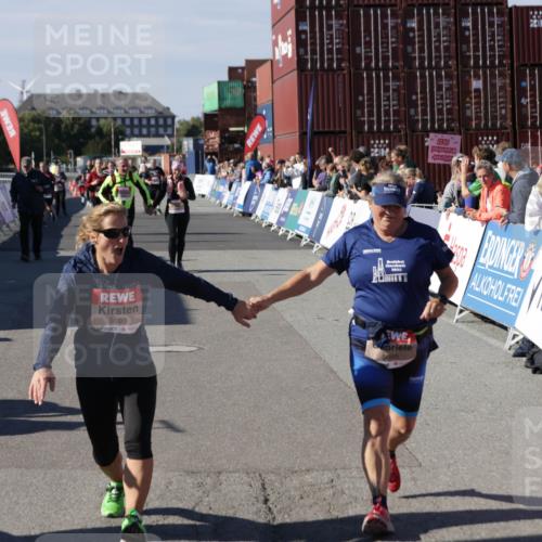 03.10.2025 - Köhlbrandbrückenlauf Jannik Wohlers http://msf.ph/oto/9118614 03.10.2025 13:34:25 Ziel 4674, 4702, 4754, 5207, 5221, 5437, 5693, 5695 meine-sportfotos.de