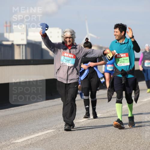 03.10.2025 - Köhlbrandbrückenlauf Lena Gebhardt http://msf.ph/oto/9118615 03.10.2025 10:25:46 Position 2 3774, 9702 meine-sportfotos.de