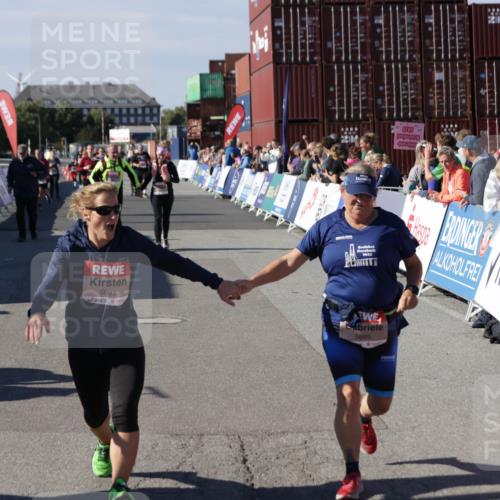 03.10.2025 - Köhlbrandbrückenlauf Jannik Wohlers http://msf.ph/oto/9118619 03.10.2025 13:34:25 Ziel 4674, 4702, 4754, 5207, 5221, 5437, 5693, 5695 meine-sportfotos.de
