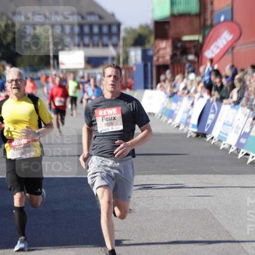 03.10.2025 - Köhlbrandbrückenlauf Jannik Wohlers http://msf.ph/oto/9118622 03.10.2025 13:03:38 Ziel 4063, 4214, 4252, 4274, 4300, 4422, 4454, 4507, 5639, 5707, 5799, 6025, 6194, 6207 meine-sportfotos.de