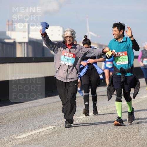 03.10.2025 - Köhlbrandbrückenlauf Lena Gebhardt http://msf.ph/oto/9118623 03.10.2025 10:25:46 Position 2 3774, 9702 meine-sportfotos.de