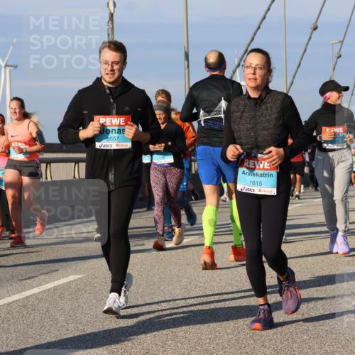 03.10.2025 - Köhlbrandbrückenlauf Strokosch-Dieckow http://msf.ph/oto/9118633 03.10.2025 09:52:38 Position 2 3557, 1615, 2293, 2254 meine-sportfotos.de