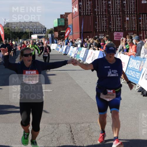 03.10.2025 - Köhlbrandbrückenlauf Jannik Wohlers http://msf.ph/oto/9118635 03.10.2025 13:34:25 Ziel 4674, 4702, 4754, 5207, 5221, 5437, 5693, 5695 meine-sportfotos.de