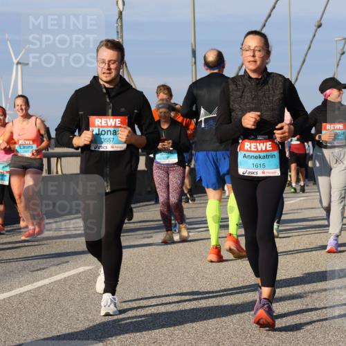 03.10.2025 - Köhlbrandbrückenlauf Strokosch-Dieckow http://msf.ph/oto/9118641 03.10.2025 09:52:38 Position 2 2867, 3557, 1615, 225 meine-sportfotos.de