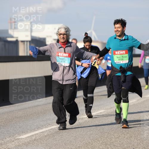 03.10.2025 - Köhlbrandbrückenlauf Lena Gebhardt http://msf.ph/oto/9118642 03.10.2025 10:25:47 Position 2 3774, 9702 meine-sportfotos.de