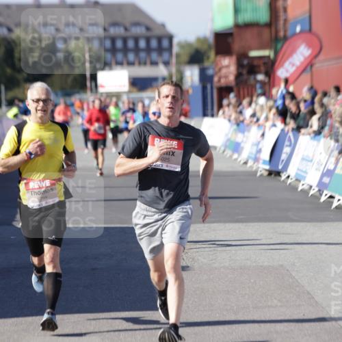 03.10.2025 - Köhlbrandbrückenlauf Jannik Wohlers http://msf.ph/oto/9118647 03.10.2025 13:03:38 Ziel 4063, 4214, 4252, 4274, 4300, 4422, 4454, 4507, 5639, 5707, 5799, 6025, 6194, 6207 meine-sportfotos.de