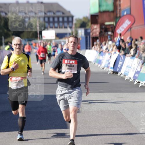 03.10.2025 - Köhlbrandbrückenlauf Jannik Wohlers http://msf.ph/oto/9118652 03.10.2025 13:03:38 Ziel 4063, 4214, 4252, 4274, 4300, 4422, 4454, 4507, 5639, 5707, 5799, 6025, 6194, 6207 meine-sportfotos.de