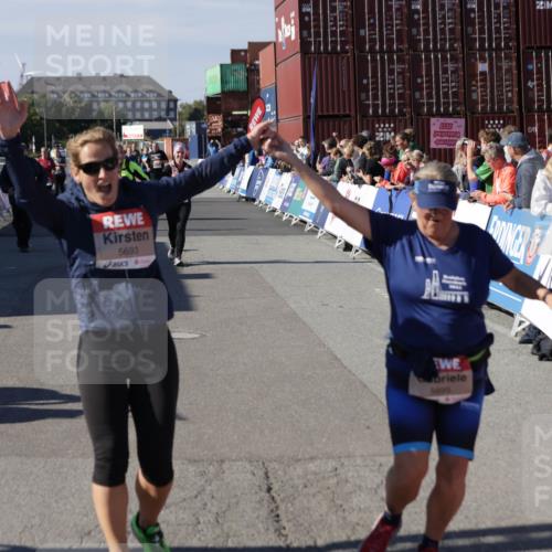 03.10.2025 - Köhlbrandbrückenlauf Jannik Wohlers http://msf.ph/oto/9118654 03.10.2025 13:34:26 Ziel 4674, 4702, 4754, 5207, 5221, 5437, 5693, 5695 meine-sportfotos.de
