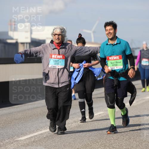 03.10.2025 - Köhlbrandbrückenlauf Lena Gebhardt http://msf.ph/oto/9118657 03.10.2025 10:25:47 Position 2 3774, 9702 meine-sportfotos.de