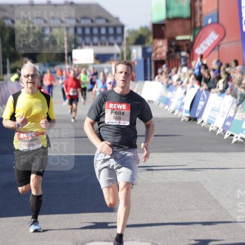 03.10.2025 - Köhlbrandbrückenlauf Jannik Wohlers http://msf.ph/oto/9118658 03.10.2025 13:03:38 Ziel 4063, 4214, 4252, 4274, 4300, 4422, 4454, 4507, 5639, 5707, 5799, 6025, 6194, 6207 meine-sportfotos.de