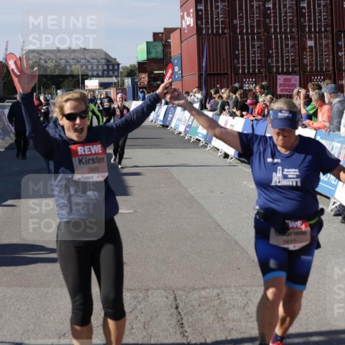 03.10.2025 - Köhlbrandbrückenlauf Jannik Wohlers http://msf.ph/oto/9118659 03.10.2025 13:34:26 Ziel 4674, 4702, 4754, 5207, 5221, 5437, 5693, 5695 meine-sportfotos.de