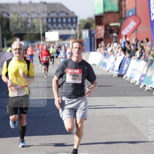 03.10.2025 - Köhlbrandbrückenlauf Jannik Wohlers http://msf.ph/oto/9118661 03.10.2025 13:03:38 Ziel 4063, 4214, 4252, 4274, 4300, 4422, 4454, 4507, 5639, 5707, 5799, 6025, 6194, 6207 meine-sportfotos.de