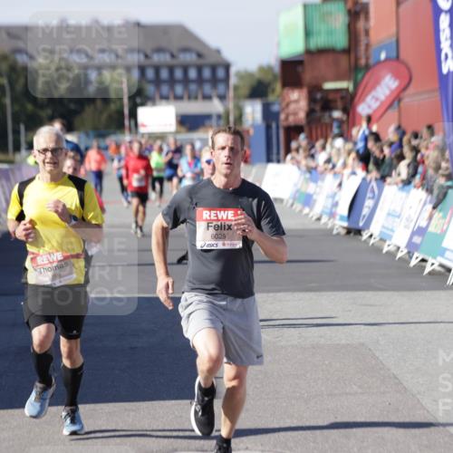03.10.2025 - Köhlbrandbrückenlauf Jannik Wohlers http://msf.ph/oto/9118665 03.10.2025 13:03:38 Ziel 4063, 4214, 4252, 4274, 4300, 4422, 4454, 4507, 5639, 5707, 5799, 6025, 6194, 6207 meine-sportfotos.de
