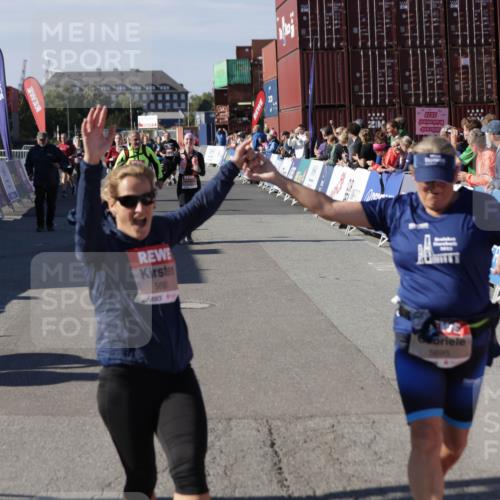 03.10.2025 - Köhlbrandbrückenlauf Jannik Wohlers http://msf.ph/oto/9118667 03.10.2025 13:34:26 Ziel 4674, 4702, 4754, 5207, 5221, 5437, 5693, 5695 meine-sportfotos.de