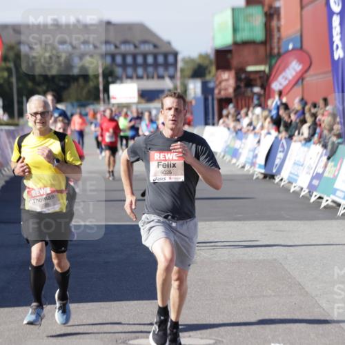 03.10.2025 - Köhlbrandbrückenlauf Jannik Wohlers http://msf.ph/oto/9118670 03.10.2025 13:03:38 Ziel 4063, 4214, 4252, 4274, 4300, 4422, 4454, 4507, 5639, 5707, 5799, 6025, 6194, 6207 meine-sportfotos.de