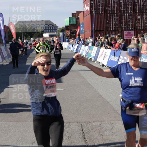 03.10.2025 - Köhlbrandbrückenlauf Jannik Wohlers http://msf.ph/oto/9118671 03.10.2025 13:34:26 Ziel 4674, 4702, 4754, 5207, 5221, 5437, 5693, 5695 meine-sportfotos.de