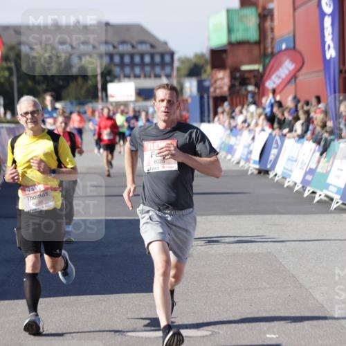 03.10.2025 - Köhlbrandbrückenlauf Jannik Wohlers http://msf.ph/oto/9118677 03.10.2025 13:03:39 Ziel 4063, 4214, 4252, 4274, 4300, 4422, 4507, 5639, 5707, 5799, 6025, 6194, 6207 meine-sportfotos.de