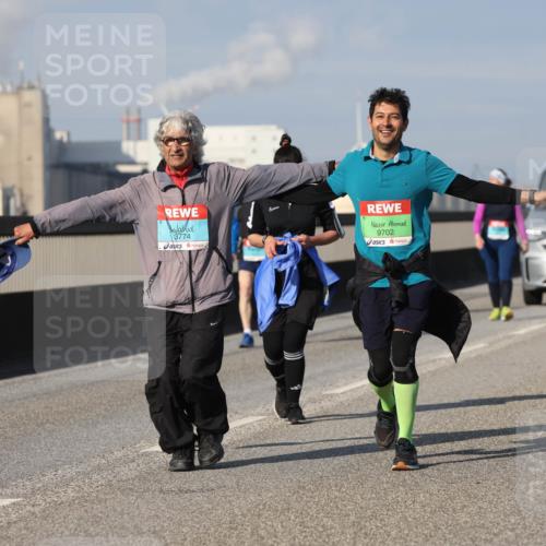 03.10.2025 - Köhlbrandbrückenlauf Lena Gebhardt http://msf.ph/oto/9118678 03.10.2025 10:25:48 Position 2 3774, 9702 meine-sportfotos.de