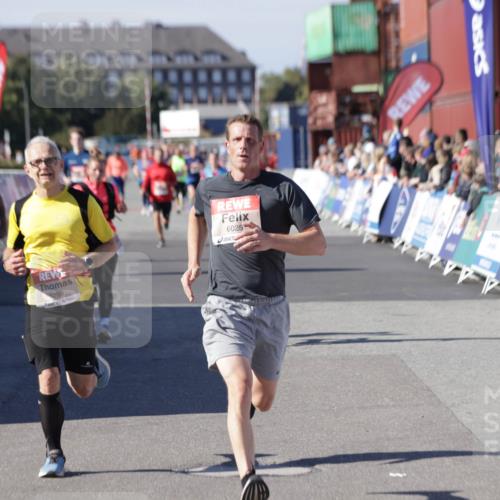 03.10.2025 - Köhlbrandbrückenlauf Jannik Wohlers http://msf.ph/oto/9118681 03.10.2025 13:03:39 Ziel 4063, 4214, 4252, 4274, 4300, 4422, 4507, 5639, 5707, 5799, 6025, 6194, 6207 meine-sportfotos.de