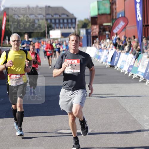 03.10.2025 - Köhlbrandbrückenlauf Jannik Wohlers http://msf.ph/oto/9118684 03.10.2025 13:03:39 Ziel 4063, 4214, 4252, 4274, 4300, 4422, 4507, 5639, 5707, 5799, 6025, 6194, 6207 meine-sportfotos.de