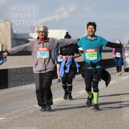 03.10.2025 - Köhlbrandbrückenlauf Lena Gebhardt http://msf.ph/oto/9118685 03.10.2025 10:25:48 Position 2 3774, 9702 meine-sportfotos.de