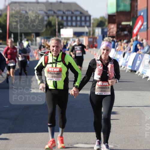 03.10.2025 - Köhlbrandbrückenlauf Jannik Wohlers http://msf.ph/oto/9118687 03.10.2025 13:34:29 Ziel 4702, 4754, 5207, 5221, 5390, 5437, 5693, 5695 meine-sportfotos.de