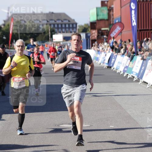 03.10.2025 - Köhlbrandbrückenlauf Jannik Wohlers http://msf.ph/oto/9118692 03.10.2025 13:03:39 Ziel 4063, 4214, 4252, 4274, 4300, 4422, 4507, 5639, 5707, 5799, 6025, 6194, 6207 meine-sportfotos.de