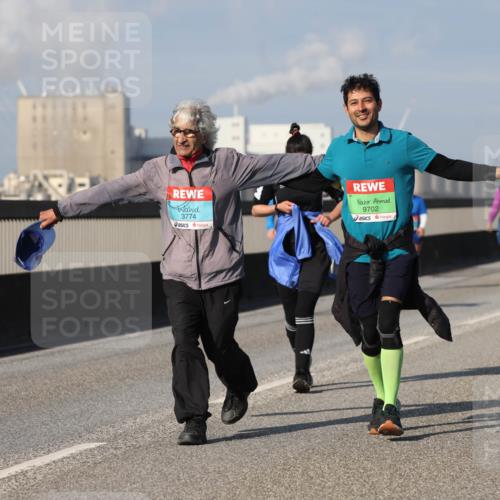 03.10.2025 - Köhlbrandbrückenlauf Lena Gebhardt http://msf.ph/oto/9118693 03.10.2025 10:25:49 Position 2 3774, 9702 meine-sportfotos.de