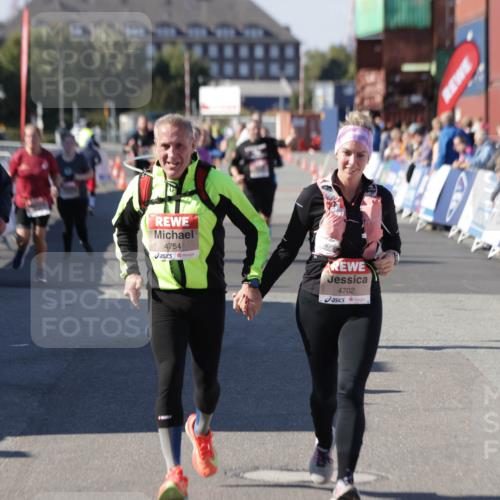 03.10.2025 - Köhlbrandbrückenlauf Jannik Wohlers http://msf.ph/oto/9118694 03.10.2025 13:34:29 Ziel 4702, 4754, 5207, 5221, 5390, 5437, 5693, 5695 meine-sportfotos.de