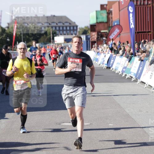 03.10.2025 - Köhlbrandbrückenlauf Jannik Wohlers http://msf.ph/oto/9118696 03.10.2025 13:03:39 Ziel 4063, 4214, 4252, 4274, 4300, 4422, 4507, 5639, 5707, 5799, 6025, 6194, 6207 meine-sportfotos.de