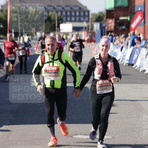 03.10.2025 - Köhlbrandbrückenlauf Jannik Wohlers http://msf.ph/oto/9118701 03.10.2025 13:34:29 Ziel 4702, 4754, 5207, 5221, 5390, 5437, 5693, 5695 meine-sportfotos.de