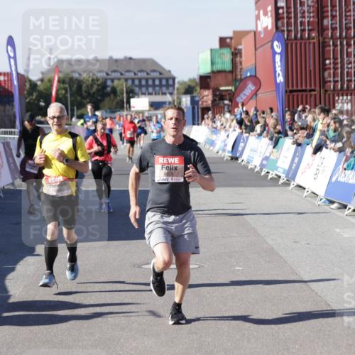 03.10.2025 - Köhlbrandbrückenlauf Jannik Wohlers http://msf.ph/oto/9118703 03.10.2025 13:03:39 Ziel 4063, 4214, 4252, 4274, 4300, 4422, 4507, 5639, 5707, 5799, 6025, 6194, 6207 meine-sportfotos.de