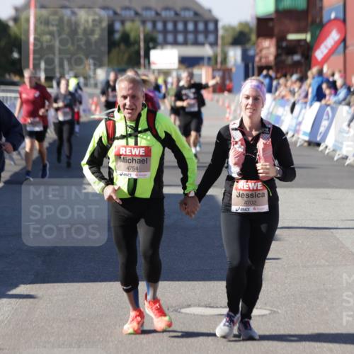 03.10.2025 - Köhlbrandbrückenlauf Jannik Wohlers http://msf.ph/oto/9118708 03.10.2025 13:34:29 Ziel 4702, 4754, 5207, 5221, 5390, 5437, 5693, 5695 meine-sportfotos.de
