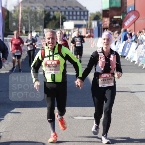 03.10.2025 - Köhlbrandbrückenlauf Jannik Wohlers http://msf.ph/oto/9118712 03.10.2025 13:34:30 Ziel 4702, 4754, 5390, 5437, 5693, 5695 meine-sportfotos.de