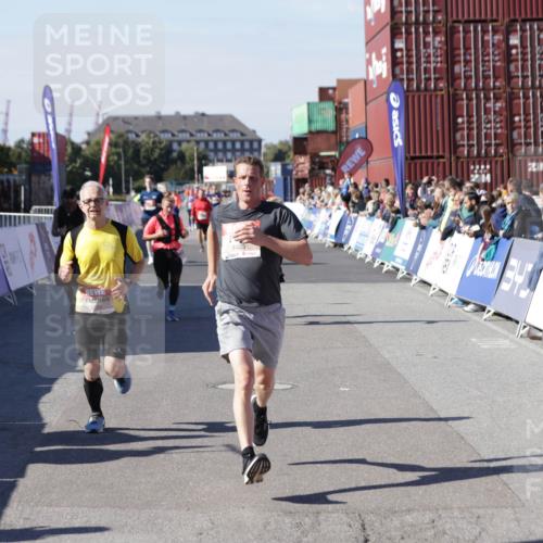 03.10.2025 - Köhlbrandbrückenlauf Jannik Wohlers http://msf.ph/oto/9118713 03.10.2025 13:03:39 Ziel 4063, 4214, 4252, 4274, 4300, 4422, 4507, 5639, 5707, 5799, 6025, 6194, 6207 meine-sportfotos.de