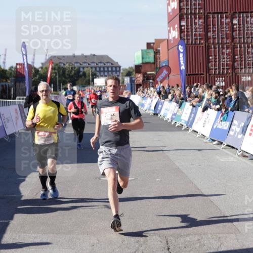 03.10.2025 - Köhlbrandbrückenlauf Jannik Wohlers http://msf.ph/oto/9118717 03.10.2025 13:03:39 Ziel 4063, 4214, 4252, 4274, 4300, 4422, 4507, 5639, 5707, 5799, 6025, 6194, 6207 meine-sportfotos.de