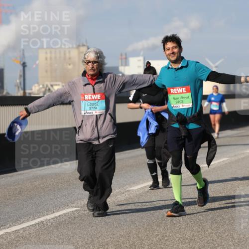 03.10.2025 - Köhlbrandbrückenlauf Lena Gebhardt http://msf.ph/oto/9118720 03.10.2025 10:25:49 Position 2 3774, 9702 meine-sportfotos.de