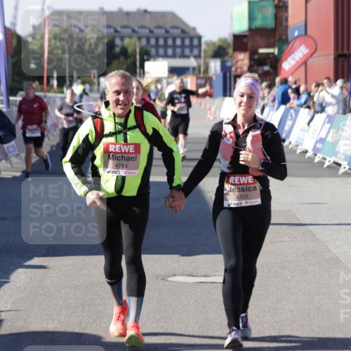 03.10.2025 - Köhlbrandbrückenlauf Jannik Wohlers http://msf.ph/oto/9118724 03.10.2025 13:34:30 Ziel 4702, 4754, 5390, 5437, 5693, 5695 meine-sportfotos.de
