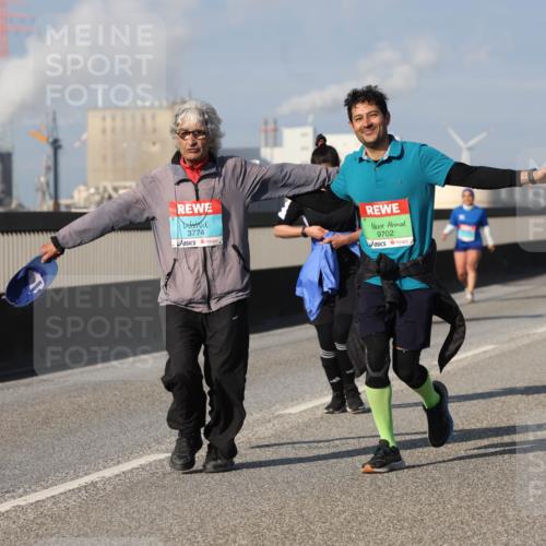 03.10.2025 - Köhlbrandbrückenlauf Lena Gebhardt http://msf.ph/oto/9118726 03.10.2025 10:25:49 Position 2 3774, 9702 meine-sportfotos.de