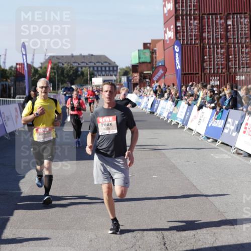 03.10.2025 - Köhlbrandbrückenlauf Jannik Wohlers http://msf.ph/oto/9118727 03.10.2025 13:03:40 Ziel 4063, 4214, 4252, 4274, 4422, 4507, 5639, 5707, 5799, 6025, 6194 meine-sportfotos.de