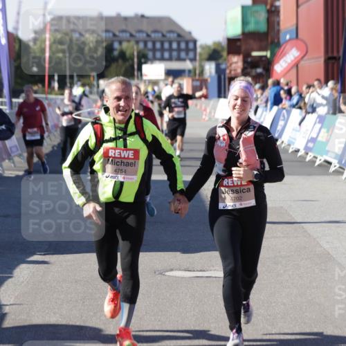 03.10.2025 - Köhlbrandbrückenlauf Jannik Wohlers http://msf.ph/oto/9118732 03.10.2025 13:34:30 Ziel 4702, 4754, 5390, 5437, 5693, 5695 meine-sportfotos.de