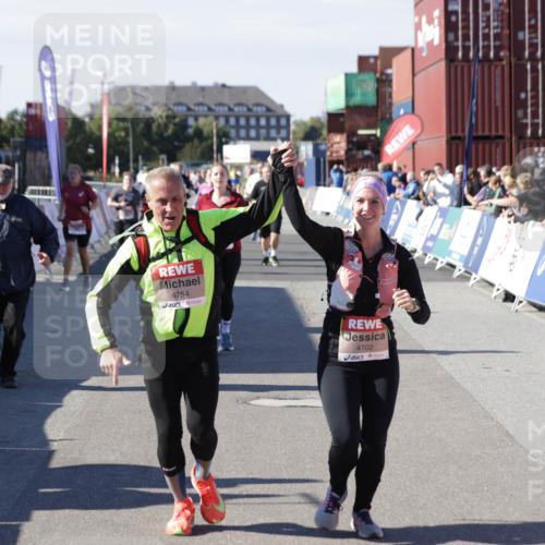 03.10.2025 - Köhlbrandbrückenlauf Jannik Wohlers http://msf.ph/oto/9118735 03.10.2025 13:34:31 Ziel 4702, 4754, 5390, 5437, 5693, 5695 meine-sportfotos.de
