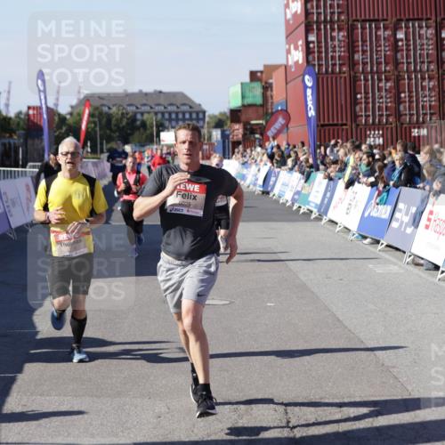 03.10.2025 - Köhlbrandbrückenlauf Jannik Wohlers http://msf.ph/oto/9118737 03.10.2025 13:03:40 Ziel 4063, 4214, 4252, 4274, 4422, 4507, 5639, 5707, 5799, 6025, 6194 meine-sportfotos.de