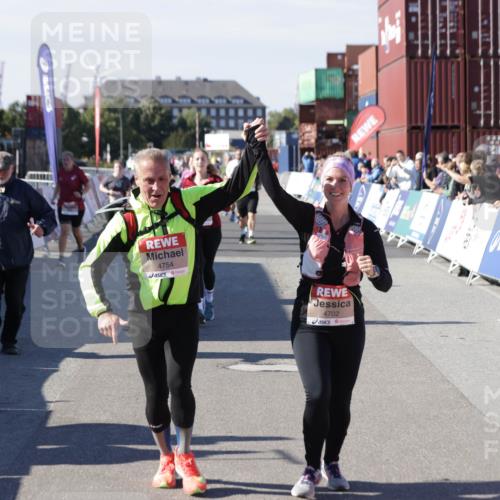 03.10.2025 - Köhlbrandbrückenlauf Jannik Wohlers http://msf.ph/oto/9118739 03.10.2025 13:34:31 Ziel 4702, 4754, 5390, 5437, 5693, 5695 meine-sportfotos.de